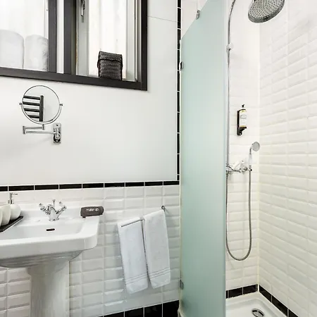 Charming With Street-view In Apartment