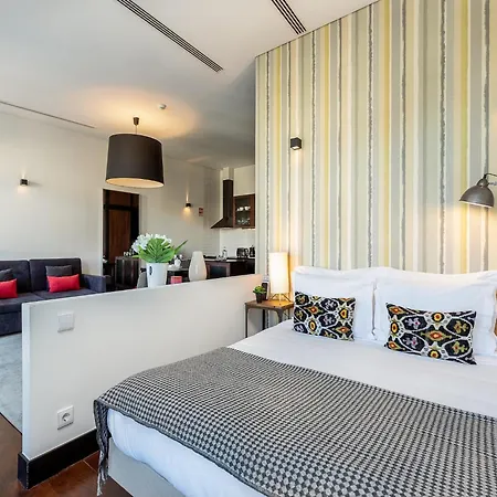 Charming With Street-view In Apartment Porto