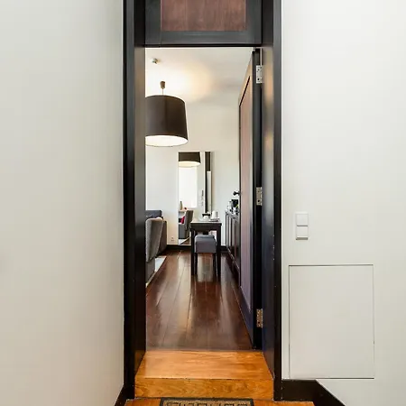 Charming With Street-view In Apartment Porto