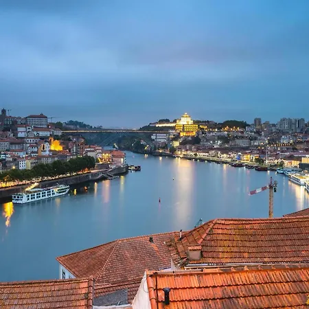 Charming With Street-view In Apartment Porto