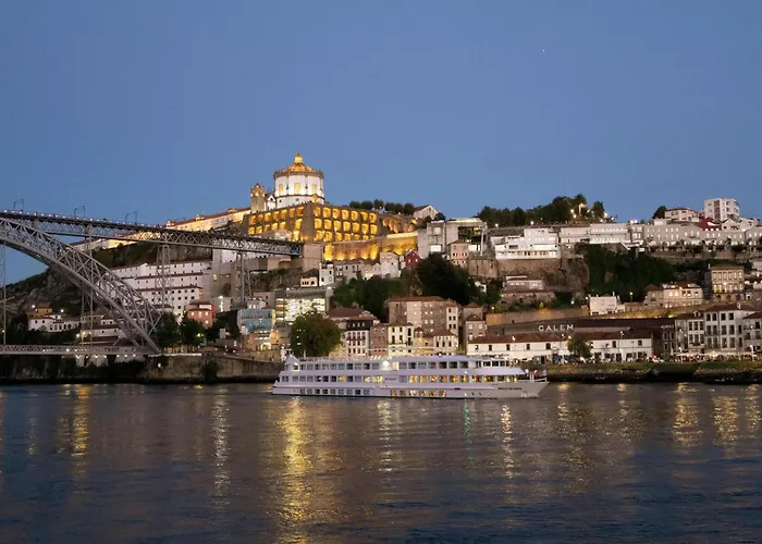 Charming With Street-view In Διαμέρισμα *