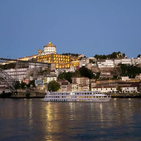 Charming With Street-view In Apartament *