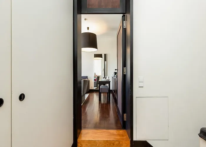 Charming With Street-view In Apartment Porto