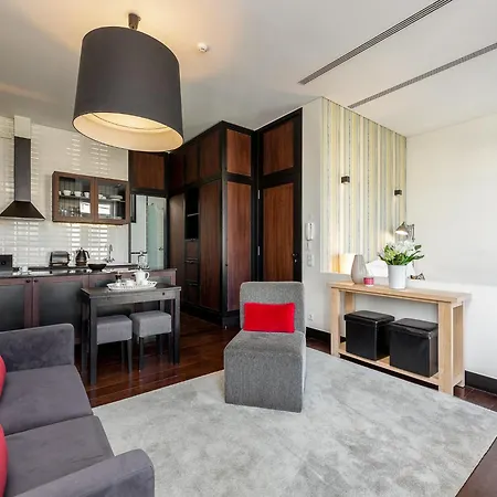 Charming With Street-view In Apartament Porto